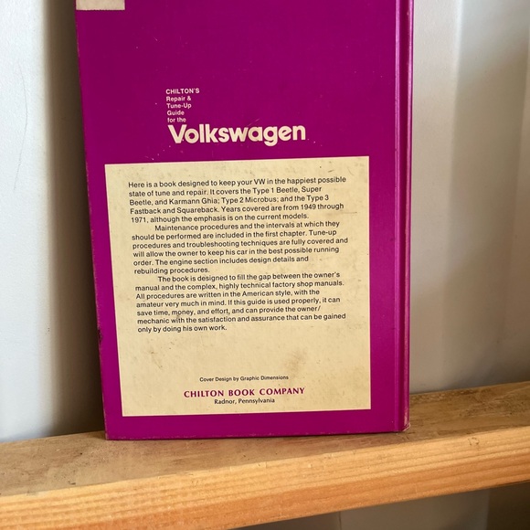 Volkswagen Repair Manual in Pink and Green - Picture 3 of 4